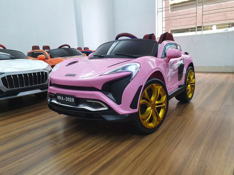 Xe ô tô điện cho bé gái Kupai 2020 màu Hồng cá tính, xe chắc khỏe, nhiều tính năng cho bé vui chơi